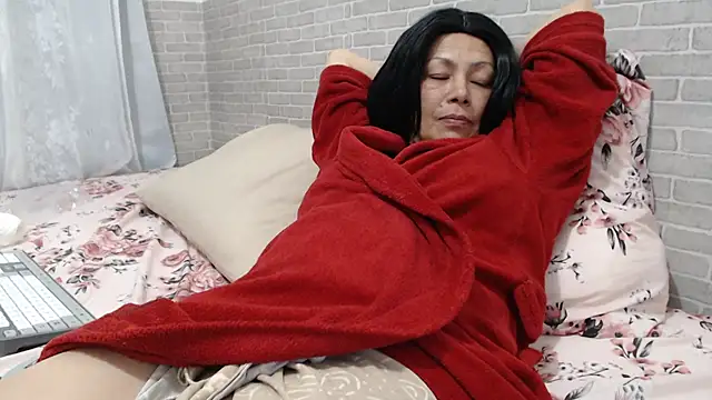 Snapshot of sweet_luana chatting on March 12, 2026, 5:24 am sweet luana online show from March 12, 2026, 5:24 am
