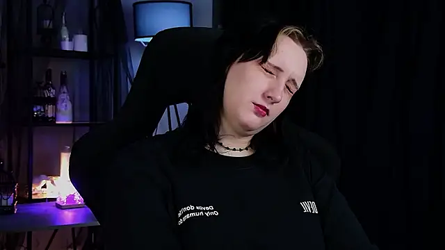 Snapshot of AsheLucker chatting on February 15, 2026, 11:01 pm AsheLucker online show from February 15, 2026, 11:01 pm