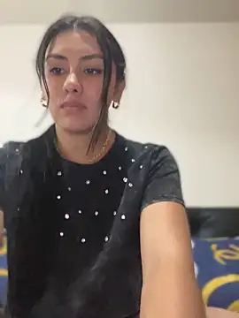 Ambar pe  online show from January 3, 2025, 8:32 pm