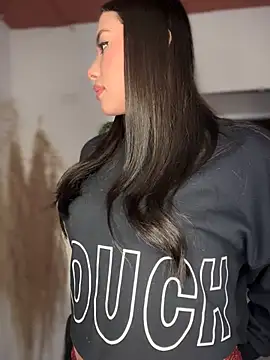 Ambar pe  online show from February 6, 2025, 9:06 pm