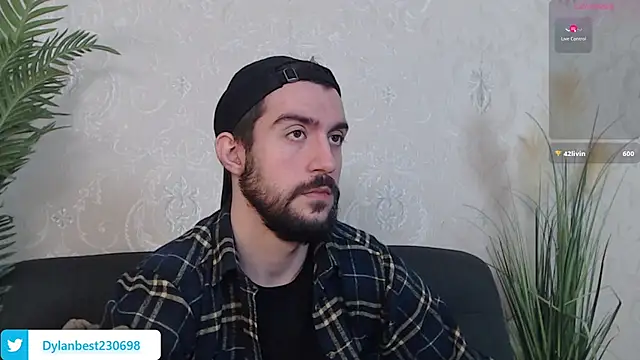 Snapshot of Dylan_Best chatting on December 14, 2024, 8:23 am Dylan Best online show from December 14, 2024, 8:23 am