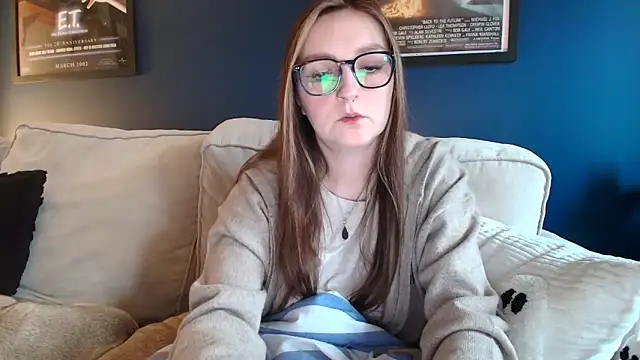 short sweetpea online show from November 18, 2025, 3:16 pm