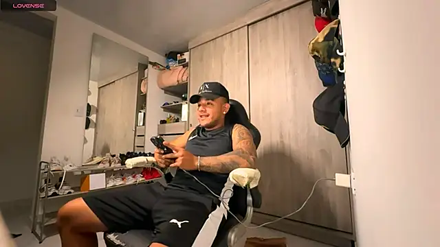 jordylatin20 online show from November 8, 2025, 1:39 am