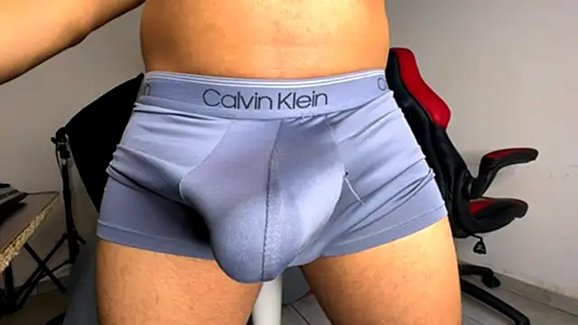 jordylatin20 online show from December 1, 2025, 11:32 pm