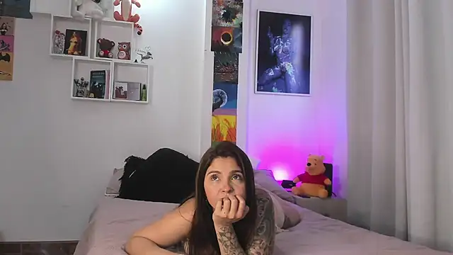 Sarah Jhonson online show from February 8, 2025, 8:32 pm