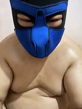 ilovepoochai online show from November 13, 2025, 6:40 pm