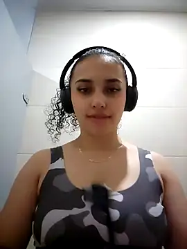 Snapshot of Lucy_Marin chatting on December 3, 2024, 11:13 pm Lucy Marin online show from December 3, 2024, 11:13 pm