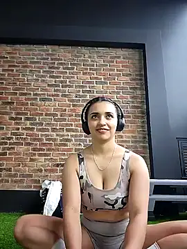 Snapshot of Lucy_Marin chatting on December 7, 2024, 7:21 pm Lucy Marin online show from December 7, 2024, 7:21 pm