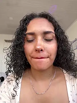 Snapshot of Lucy_Marin chatting on December 11, 2024, 9:34 pm Lucy Marin online show from December 11, 2024, 9:34 pm