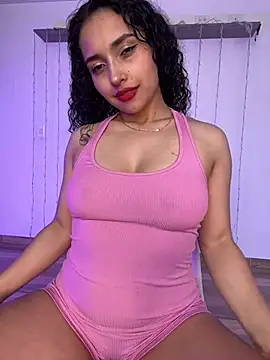 Snapshot of Lucy_Marin chatting on January 21, 2025, 3:32 pm Lucy Marin online show from January 21, 2025, 3:32 pm
