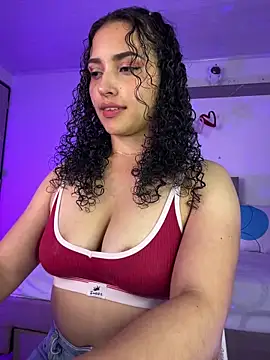 Snapshot of Lucy_Marin chatting on March 19, 2025, 4:45 pm Lucy Marin online show from March 19, 2025, 4:45 pm