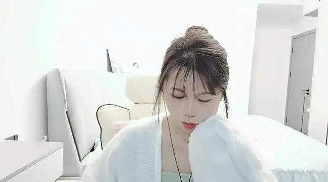 Sunset glow online show from March 15, 2025, 2:23 pm