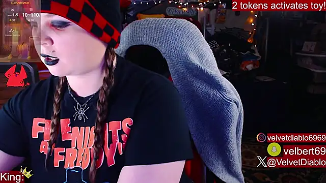 Snapshot of VelvetDiablo chatting on September 17, 2025, 11:39 pm VelvetDiablo online show from September 17, 2025, 11:39 pm