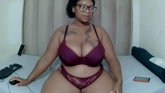 Snapshot of CuteHoney92 chatting on February 1, 2026, 2:54 am CuteHoney92 online show from February 1, 2026, 2:54 am