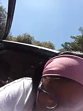 Snapshot of CuteHoney92 chatting on February 6, 2026, 9:23 am CuteHoney92 online show from February 6, 2026, 9:23 am