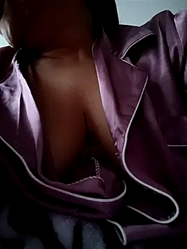 Snapshot of Ivanna2 chatting on November 16, 2025, 11:27 am Ivanna2 online show from November 16, 2025, 11:27 am