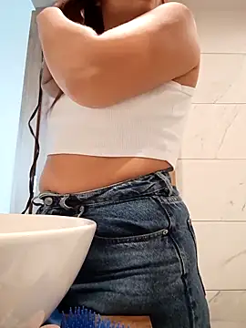 Snapshot of Ivanna2 chatting on December 5, 2025, 4:36 pm Ivanna2 online show from December 5, 2025, 4:36 pm