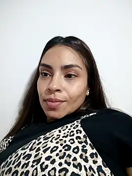 Snapshot of Ivanna2 chatting on December 14, 2025, 1:33 am Ivanna2 online show from December 14, 2025, 1:33 am