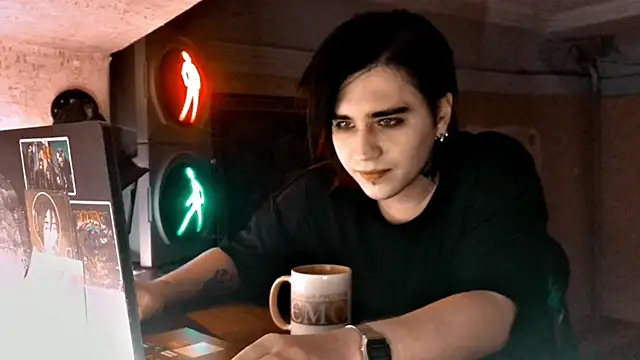 Snapshot of sademobeer chatting on February 6, 2026, 12:04 am sademobeer online show from February 6, 2026, 12:04 am