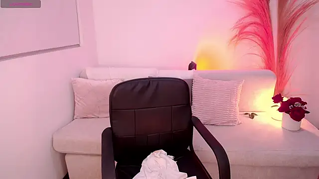 Snapshot of VictoriaLeia chatting on January 10, 2026, 12:45 am VictoriaLeia online show from January 10, 2026, 12:45 am