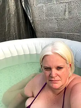 Snapshot of sexychazza16 chatting on November 1, 2025, 10:06 am sexychazza16 online show from November 1, 2025, 10:06 am