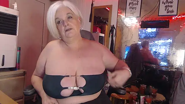 Snapshot of sexychazza16 chatting on January 6, 2026, 8:01 pm sexychazza16 online show from January 6, 2026, 8:01 pm