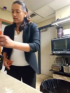 Nikkierosee online show from March 9, 2025, 8:42 pm