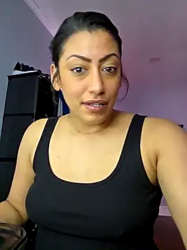 Snapshot of Nikkierosee chatting on February 15, 2026, 3:42 pm Nikkierosee online show from February 15, 2026, 3:42 pm