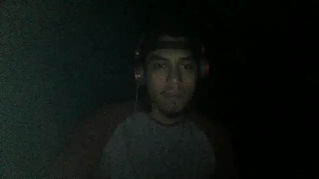 Snapshot of AlexAlejandro13 chatting on October 19, 2025, 9:32 am AlexAlejandro13 online show from October 19, 2025, 9:32 am