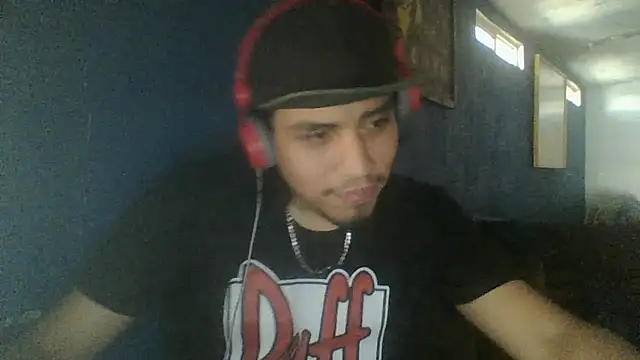 Snapshot of AlexAlejandro13 chatting on October 21, 2025, 7:03 pm AlexAlejandro13 online show from October 21, 2025, 7:03 pm