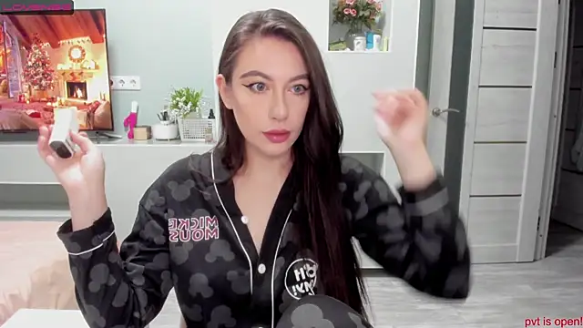 Snapshot of JuliaDiksonX chatting on December 19, 2024, 8:34 pm JuliaDiksonX online show from December 19, 2024, 8:34 pm
