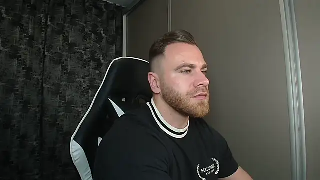 Snapshot of Thori92 chatting on December 2, 2024, 10:12 pm Thori92 online show from December 2, 2024, 10:12 pm