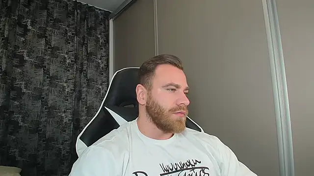 Snapshot of Thori92 chatting on December 17, 2024, 8:10 pm Thori92 online show from December 17, 2024, 8:10 pm