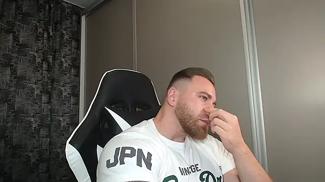 Snapshot of Thori92 chatting on December 18, 2024, 10:02 pm Thori92 online show from December 18, 2024, 10:02 pm