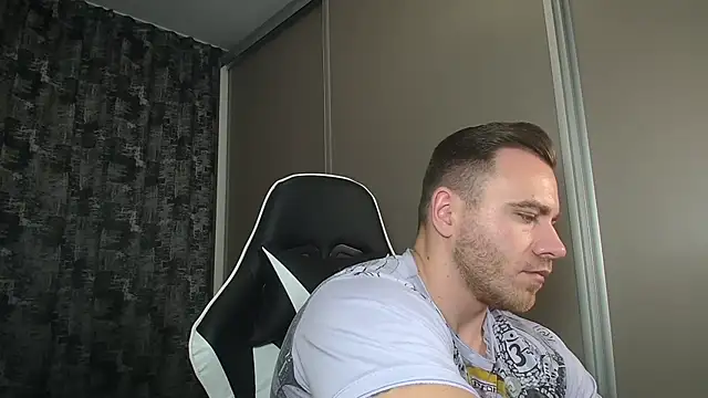 Snapshot of Thori92 chatting on January 17, 2025, 10:12 pm Thori92 online show from January 17, 2025, 10:12 pm