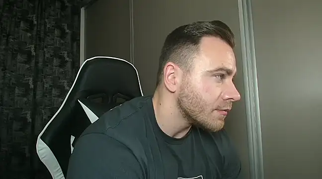 Snapshot of Thori92 chatting on January 31, 2025, 9:37 pm Thori92 online show from January 31, 2025, 9:37 pm