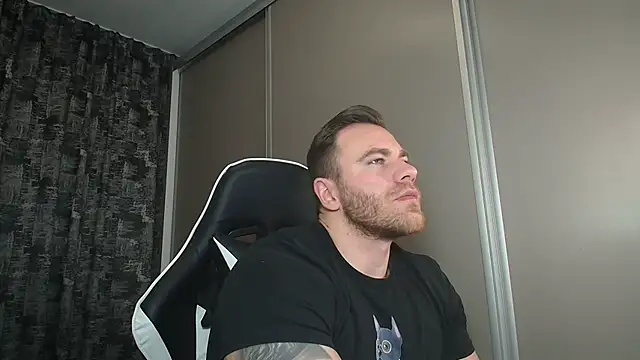 Snapshot of Thori92 chatting on February 7, 2025, 6:56 pm Thori92 online show from February 7, 2025, 6:56 pm