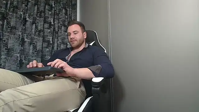 Snapshot of Thori92 chatting on February 11, 2025, 8:10 pm Thori92 online show from February 11, 2025, 8:10 pm