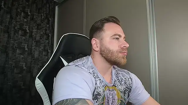 Snapshot of Thori92 chatting on February 20, 2025, 8:03 pm Thori92 online show from February 20, 2025, 8:03 pm