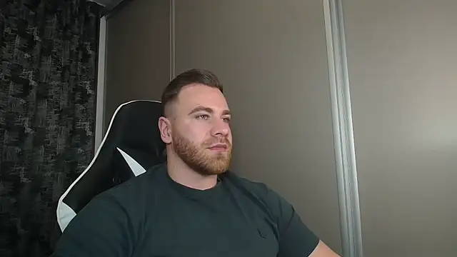 Snapshot of Thori92 chatting on February 26, 2025, 8:54 pm Thori92 online show from February 26, 2025, 8:54 pm