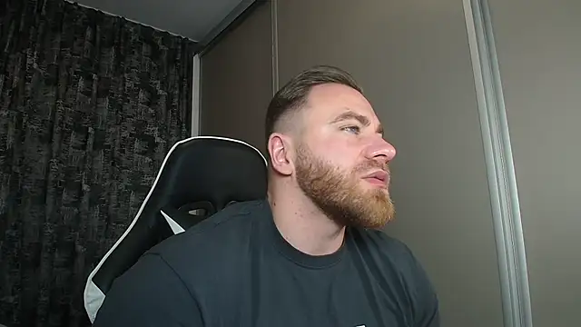 Snapshot of Thori92 chatting on March 19, 2025, 4:45 pm Thori92 online show from March 19, 2025, 4:45 pm