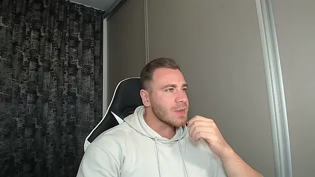 Snapshot of Thori92 chatting on September 17, 2025, 5:58 pm Thori92 online show from September 17, 2025, 5:58 pm