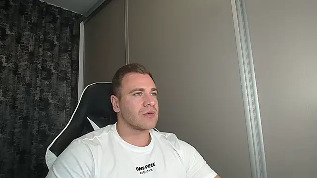 Snapshot of Thori92 chatting on September 22, 2025, 5:15 pm Thori92 online show from September 22, 2025, 5:15 pm