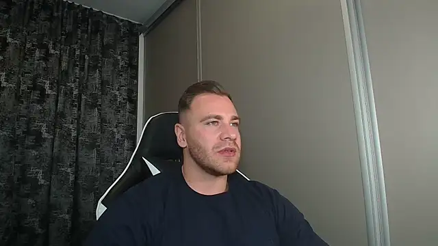 Snapshot of Thori92 chatting on September 27, 2025, 5:40 pm Thori92 online show from September 27, 2025, 5:40 pm