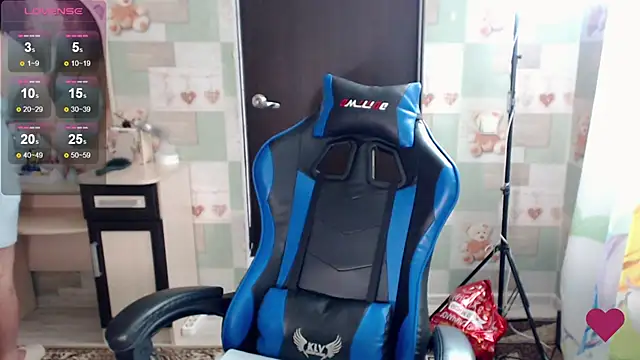 Snapshot of Korolek12 chatting on December 18, 2025, 5:24 am Korolek12 online show from December 18, 2025, 5:24 am