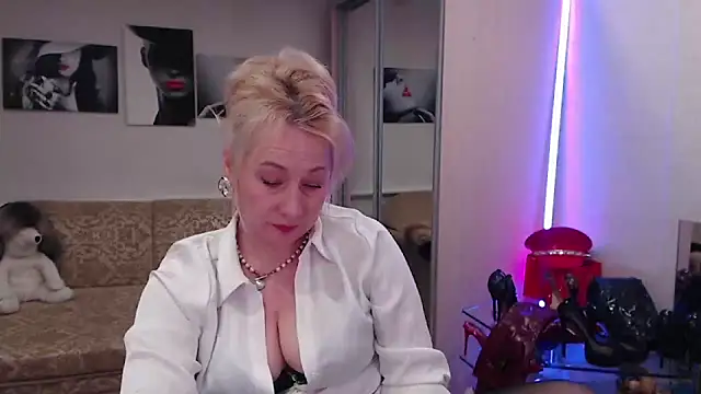 Snapshot of MistressMilfa chatting on January 10, 2026, 5:26 pm MistressMilfa online show from January 10, 2026, 5:26 pm