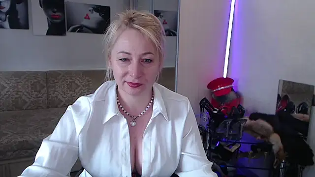 Snapshot of MistressMilfa chatting on February 14, 2026, 7:27 am MistressMilfa online show from February 14, 2026, 7:27 am