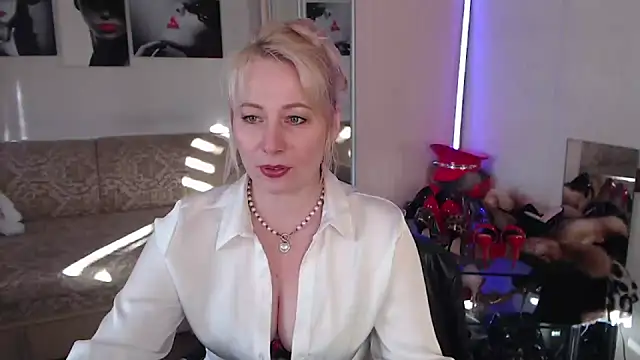 Snapshot of MistressMilfa chatting on February 28, 2026, 1:56 pm MistressMilfa online show from February 28, 2026, 1:56 pm