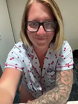 Snapshot of Lizzyloo chatting on February 27, 2026, 3:28 am Lizzyloo online show from February 27, 2026, 3:28 am