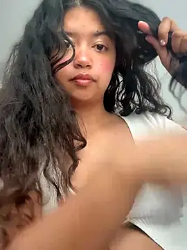Peach Girll online show from May 28, 2026, 2:25 pm